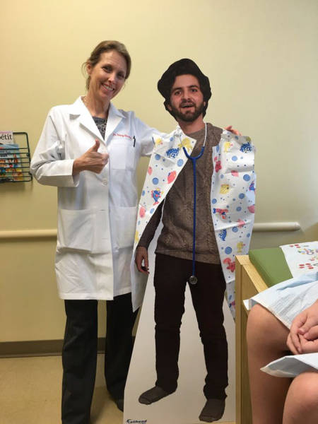 A Son Sent His Mom A Cardboard Cutout Of Himself And She Took It Everywhere (11 pics)