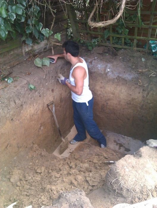 Man Builds Custom Hobbit Hole In His Own Backyard (23 pics)