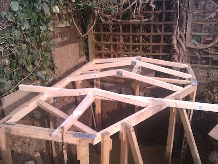 Man Builds Custom Hobbit Hole In His Own Backyard (23 pics)