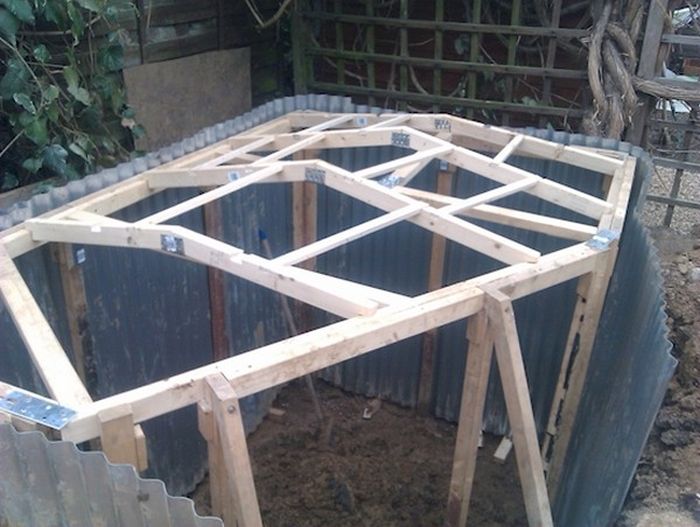 Man Builds Custom Hobbit Hole In His Own Backyard (23 pics)