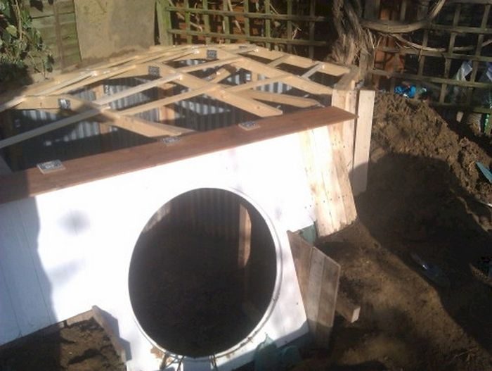 Man Builds Custom Hobbit Hole In His Own Backyard (23 pics)
