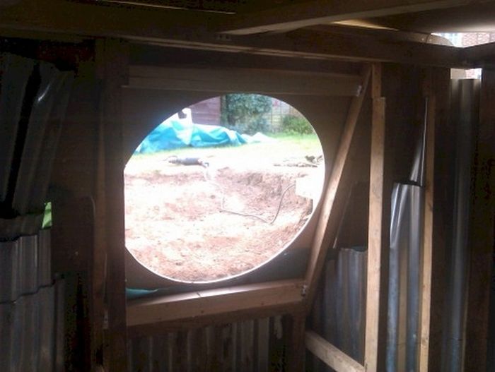 Man Builds Custom Hobbit Hole In His Own Backyard (23 pics)