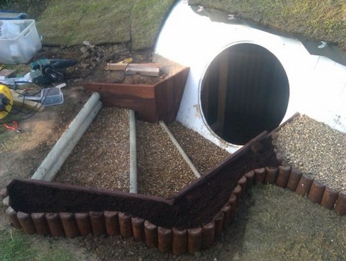 Man Builds Custom Hobbit Hole In His Own Backyard (23 pics)