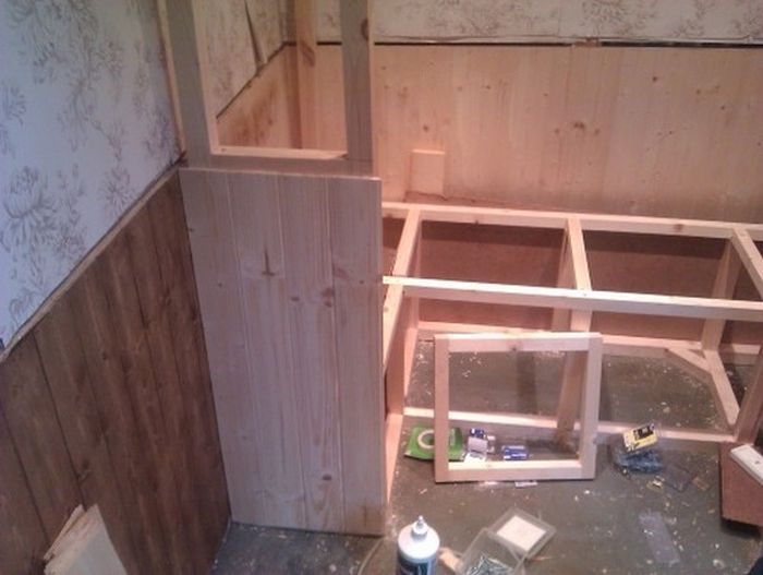 Man Builds Custom Hobbit Hole In His Own Backyard (23 pics)