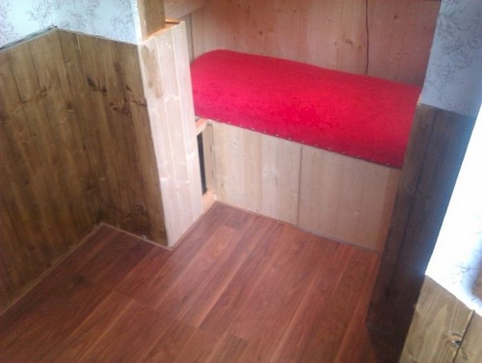 Man Builds Custom Hobbit Hole In His Own Backyard (23 pics)