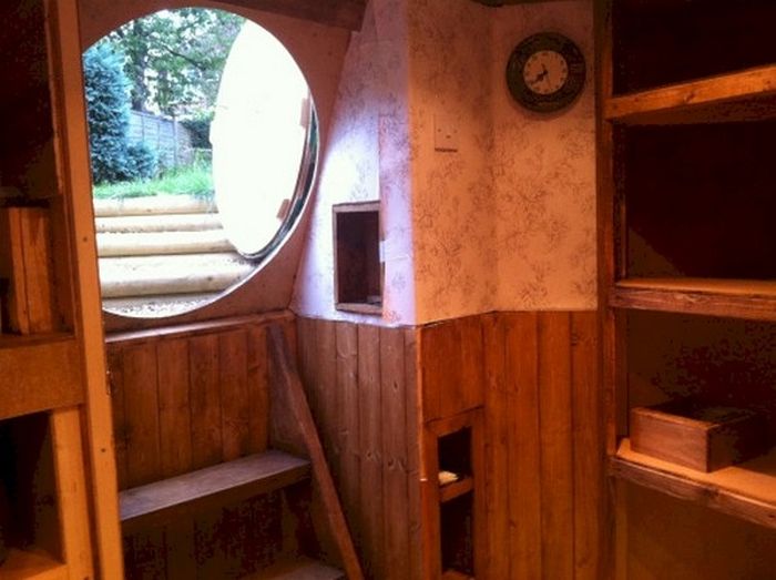 Man Builds Custom Hobbit Hole In His Own Backyard (23 pics)