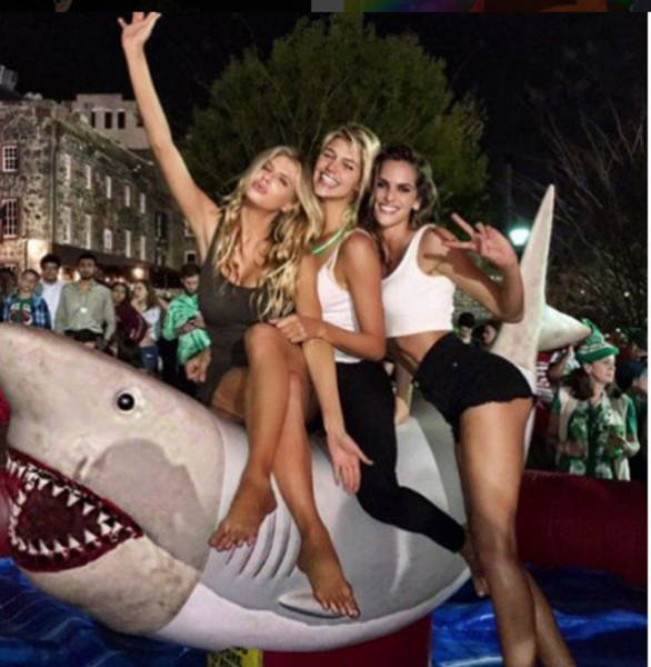 Kelly Rohrbach Is Taking On Pamela Anderson's Old Baywatch Role (24 pics)