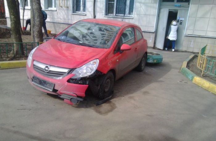 Rude Person Gets What They Deserve For Parking In The Wrong Spot (2 pics)