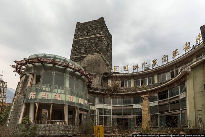 The Beichuan Earthquake Museum Is A Haunting And Incredible Site (44 pics)