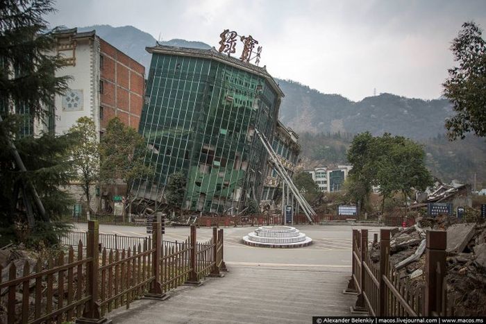The Beichuan Earthquake Museum Is A Haunting And Incredible Site (44 pics)