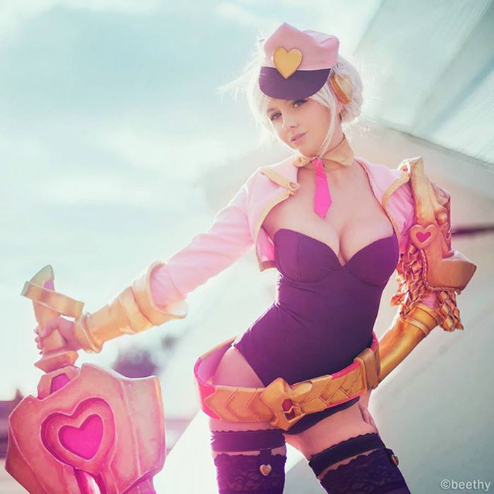 You Can't Argue With The Fact That These Cosplay Girls Are Drop Dead Sexy (23 pics)