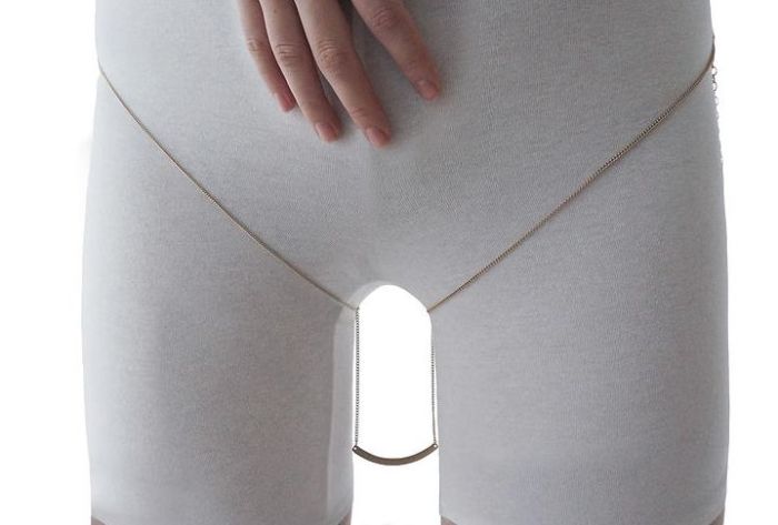 A Designer In Singapore Has Created  Jewelry Women Can Wear In Their Thigh Gap (6 pics)