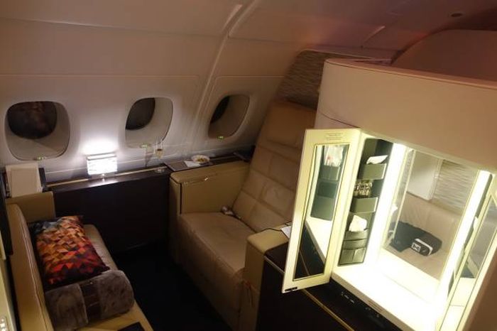 It Costs $23,000 To Fly On This Spectacular Luxury Airplane (41 pics)