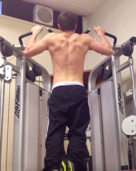 Teen Becomes Bodybuilder After Being Told He Would Never Walk Again (10 pics)