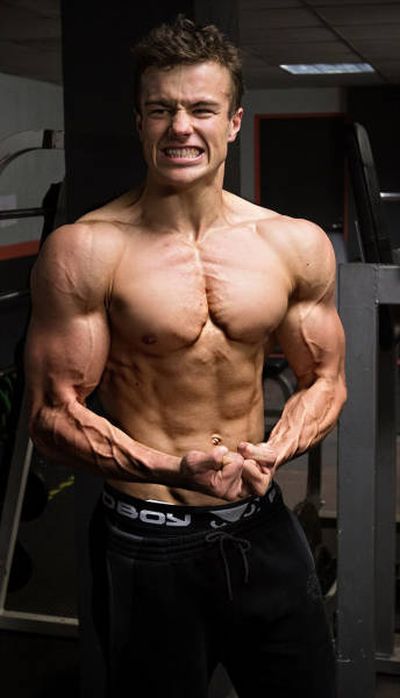 Teen Becomes Bodybuilder After Being Told He Would Never Walk Again (10 pics)