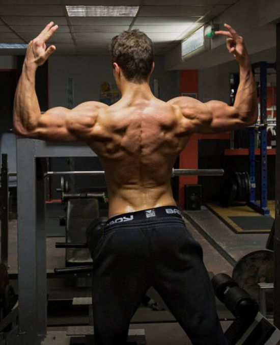 Teen Becomes Bodybuilder After Being Told He Would Never Walk Again (10 pics)