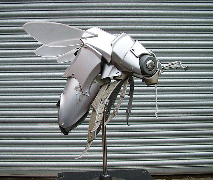 Man Makes Awesome Animal Sculptures Out Of Old Hubcaps (21 pics)