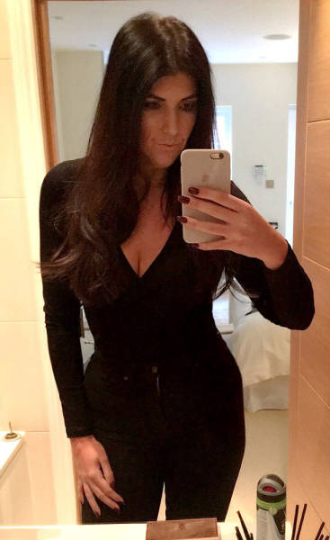 Overweight Woman Transforms Her Body After Being Forced To Buy Two Plane Seats (15 pics)