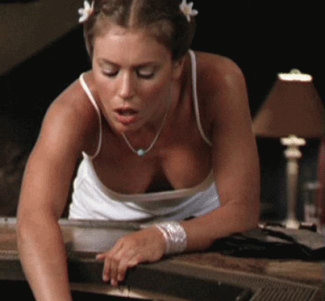 All The Hottest Actresses From The 1990s And Early 2000s (18 gifs)