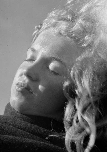 Vintage Photos Reveal A Young Marilyn Monroe At 20 Years Old (19 pics)
