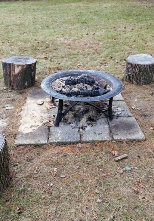 How To Build A DIY Fire Pit In Your Own Backyard (10 pics)