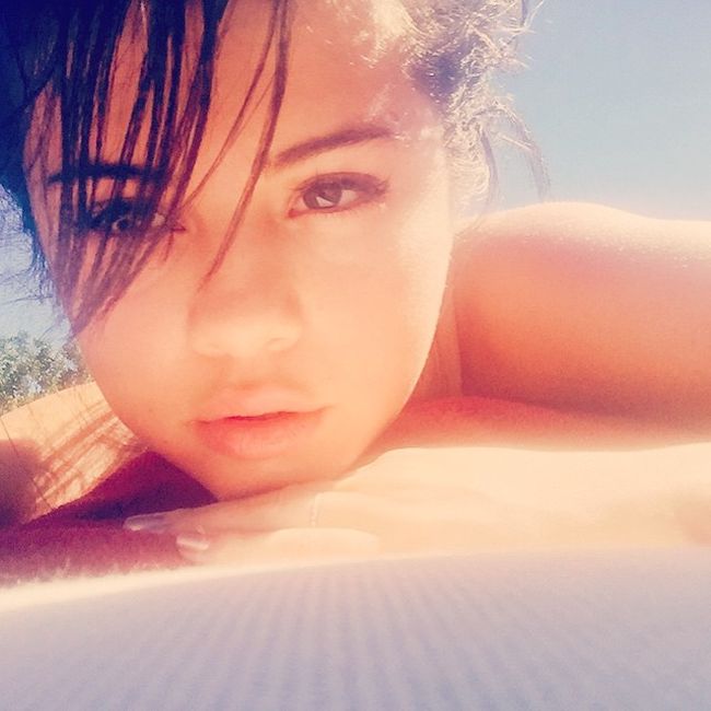 Selena Gomez Is Undeniably Sexy (20 pics)