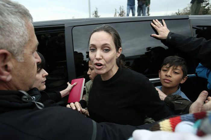 People Are Becoming Very Concerned About Angelina Jolie's Health (19 pics)