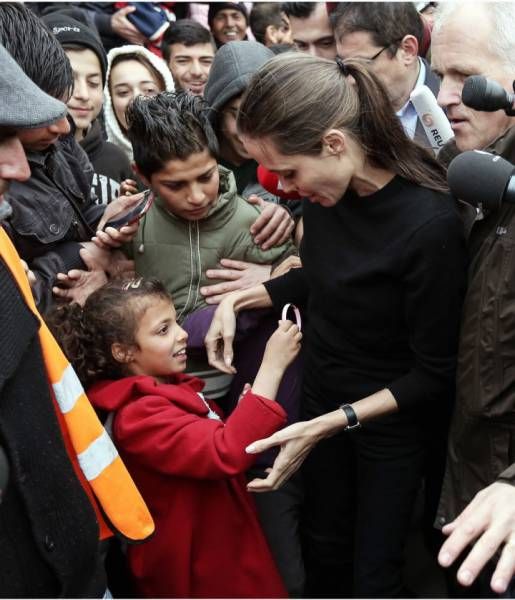 People Are Becoming Very Concerned About Angelina Jolie's Health (19 pics)