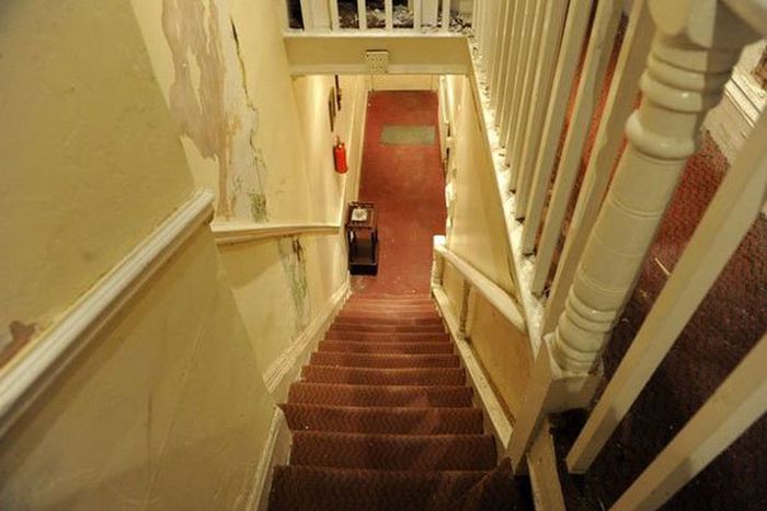No One Can Survive In The UK's Most Haunted House (8 pics)