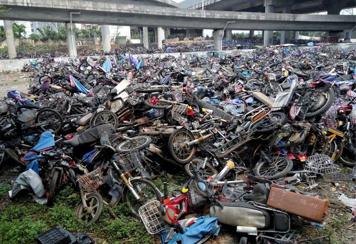 Police In South China Have Created A Motorcycle Graveyard (5 pics)