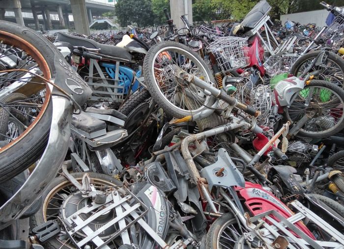 Police In South China Have Created A Motorcycle Graveyard (5 pics)