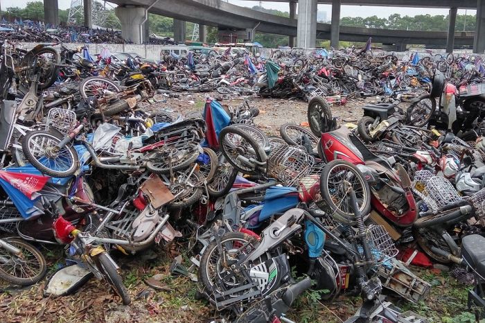 Police In South China Have Created A Motorcycle Graveyard (5 pics)