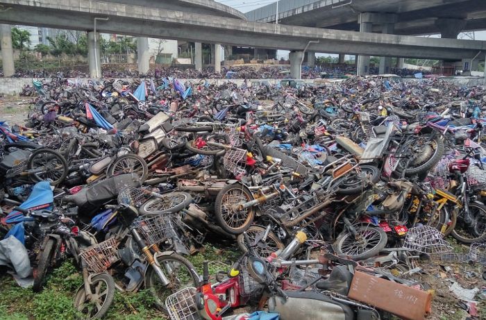 Police In South China Have Created A Motorcycle Graveyard (5 pics)