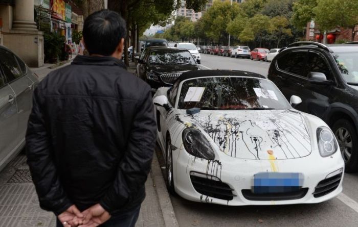 Porsche Gets Trashed When Locals Find It In The Wrong Spot (5 pics)