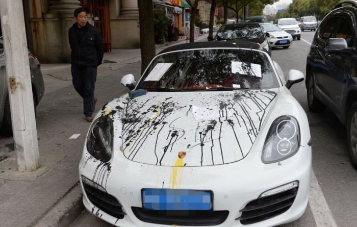 Porsche Gets Trashed When Locals Find It In The Wrong Spot (5 pics)
