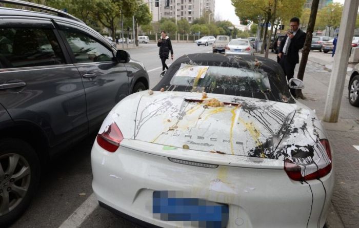 Porsche Gets Trashed When Locals Find It In The Wrong Spot (5 pics)