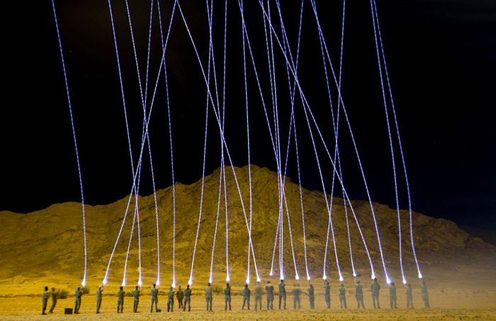 UK Soldiers Light Up The Sky With Shamooli Flares (7 pics)