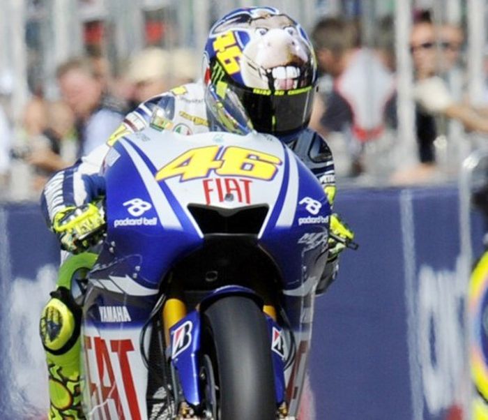 Looking Back On 10 Years Of Awesome Valentino Rossi Helmets (30 pics)