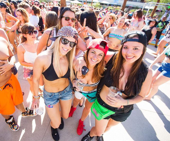 Thousands Of Girls Who Like Girls Gathered For This Year's Dinah Festival (35 pics)