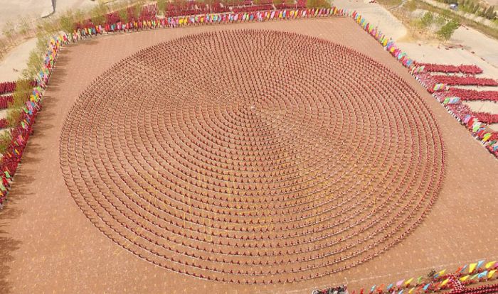 Over 26,000 Students Take Part In A Huge Kung Fu Demonstration (8 pics)