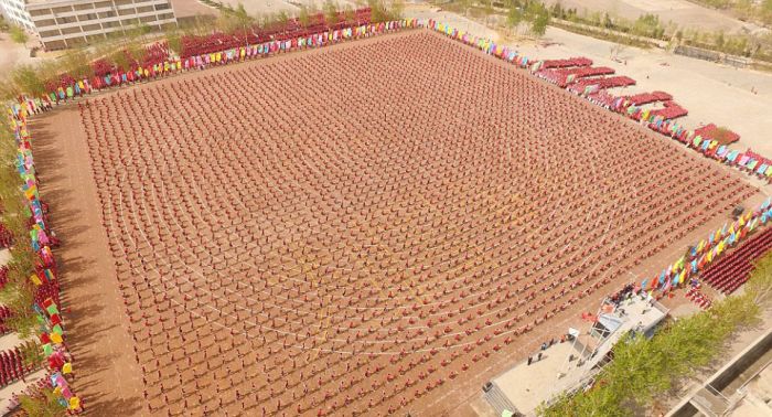 Over 26,000 Students Take Part In A Huge Kung Fu Demonstration (8 pics)