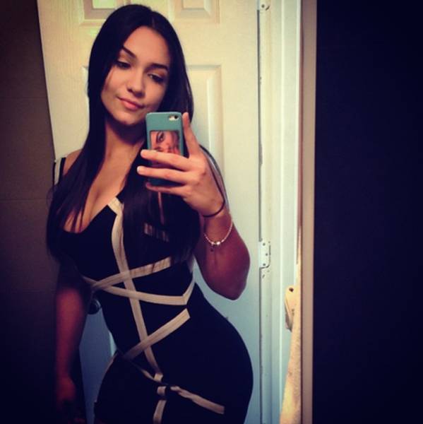 This Fitness Model Has Legs Like Chun-Li From Street Fighter (21 pics)