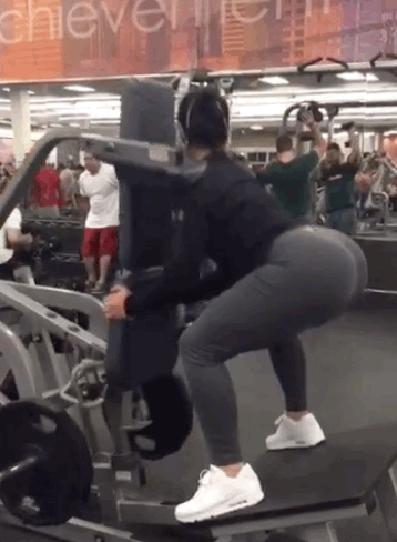 This Fitness Model Has Legs Like Chun-Li From Street Fighter (21 pics)