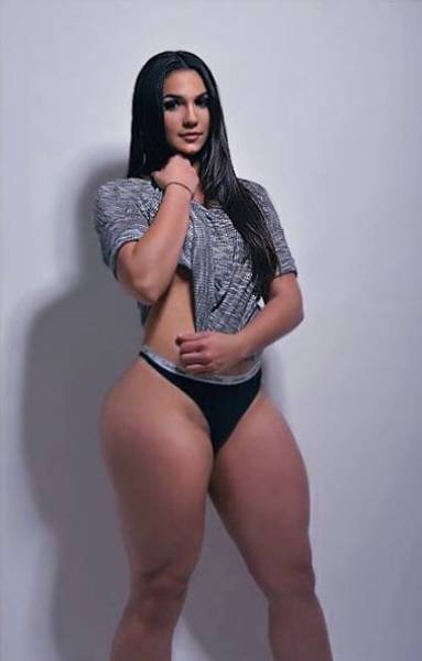 This Fitness Model Has Legs Like Chun-Li From Street Fighter (21 pics)