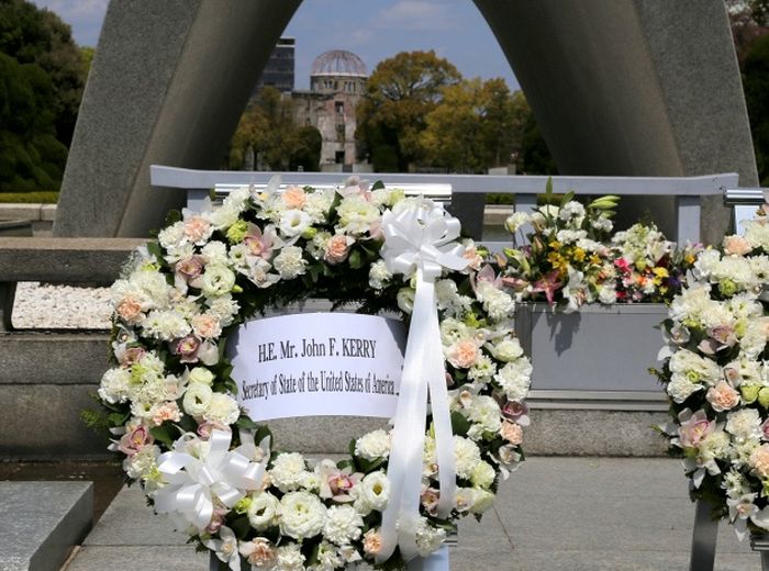 US Secretary Of State Visits The Peace Park In Hiroshima For The First Time (10 pics)