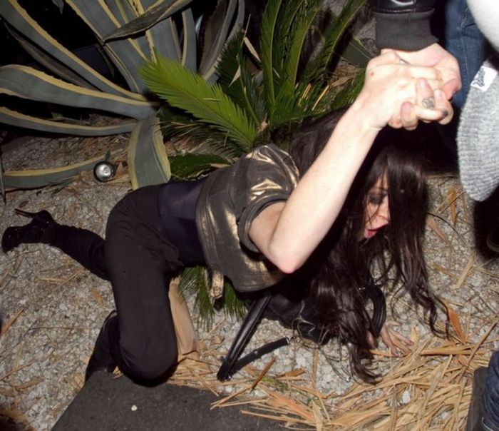 20 Drunken Party Photos That World Famous Celebs Don't Want You To See (20 pics)