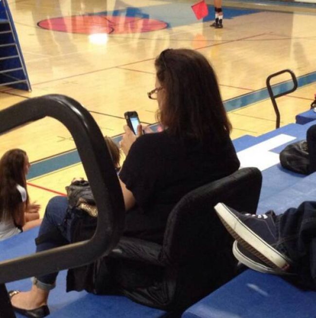 Proof That Young People Aren't The Only Ones Addicted To Technology (18 pics)