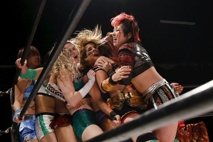 Women's Wrestling Is A Wild And Wonderful Thing (16 pics)