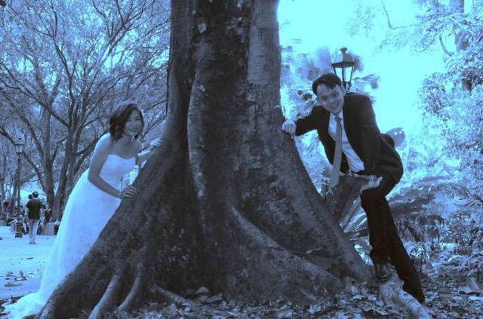 Amateur Photographer Spoils Happy Couple's Wedding Photos (21 pics)