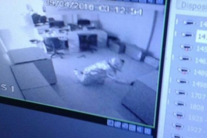 Thieves Dress Up In Tin Foil Before Robbing A Bank (3 pics)